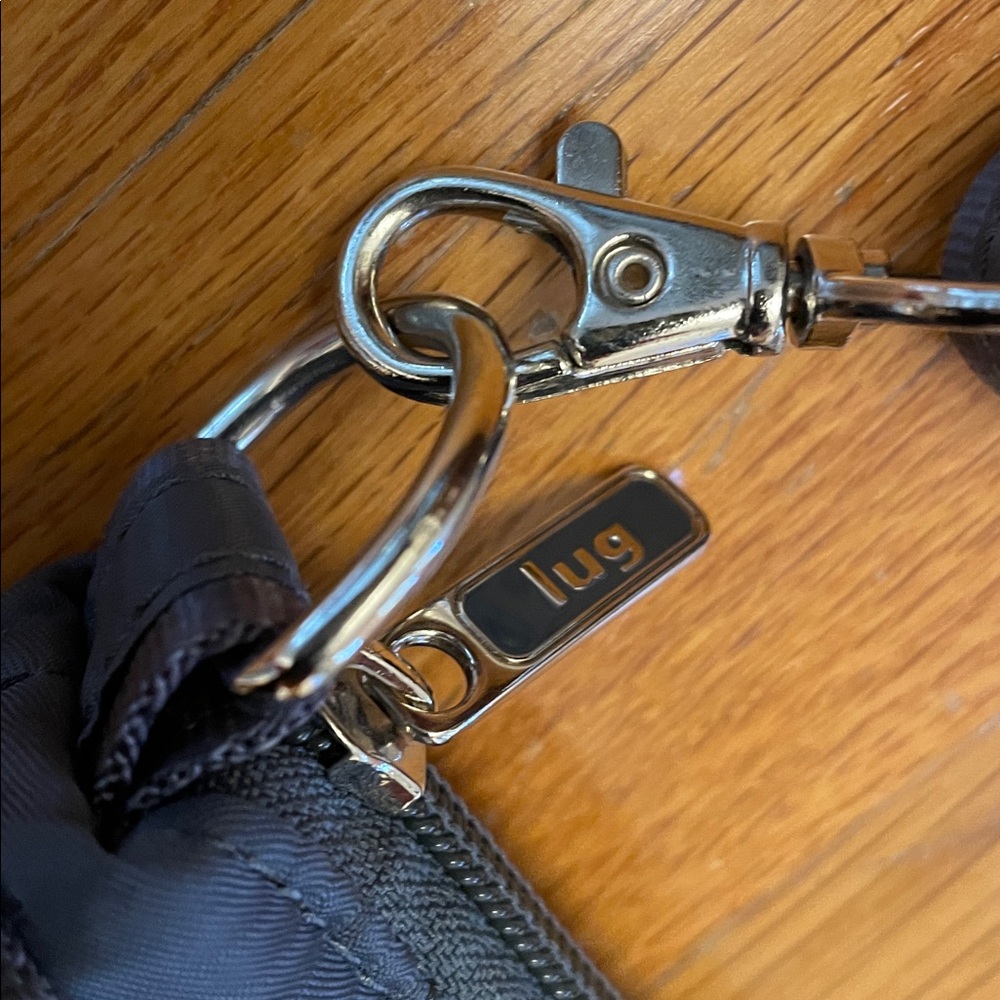 LUG Hopper Mini Travel Everyday Crossbody Bag. Gray. Adjustable. Like New! - Picture 4 of 12